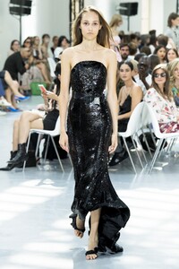 defile-alexandre-vauthier-automne-hiver-2019-2020-paris-look-32.thumb.jpg.aa2f534bf750774863b1fe8f30167165.jpg