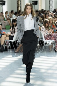 defile-alexandre-vauthier-automne-hiver-2019-2020-paris-look-4.thumb.jpg.be505623501c349396ee3fae1f4f3fbf.jpg