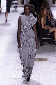 defile-givenchy-automne-hiver-2019-2020-paris-look-4.thumb.jpg.4d7c917f8c5be65f769235a3aa8b9ad2.jpg