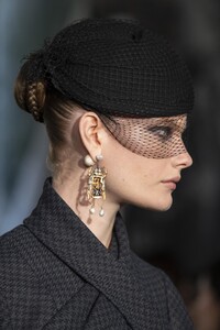 detail-defile-christian-dior-automne-hiver-2019-2020-paris-detail-50.thumb.jpg.8fe50aa9a93580ab17703a5647c70c34.jpg