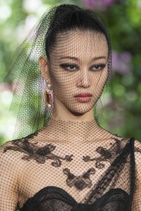 detail-defile-christian-dior-automne-hiver-2019-2020-paris-detail-76.thumb.jpg.44f6d4af1bf5260026fa80091ec7de84.jpg