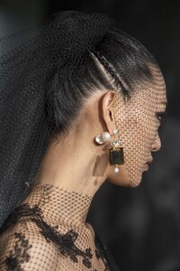 detail-defile-christian-dior-automne-hiver-2019-2020-paris-detail-77.thumb.jpg.22bf89928af78b2c2ddd5480a3cfec88.jpg