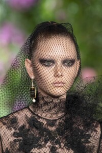 detail-defile-christian-dior-automne-hiver-2019-2020-paris-detail-90.thumb.jpg.16bdb34ea677079bf69e00374c2d4c6f.jpg