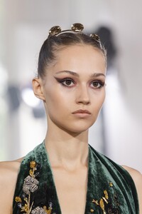 detail-defile-elie-saab-automne-hiver-2019-2020-paris-detail-33.thumb.jpg.32c958a9995d8d03ba124c0082de78c5.jpg