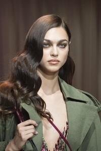 detail-defile-ulyana-sergeenko-automne-hiver-2019-2020-paris-detail-43.thumb.jpg.839f67325c0102a777483e4daf262e50.jpg