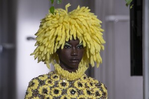 detail-defile-valentino-automne-hiver-2019-2020-paris-detail-1.thumb.jpg.e6aa06e641b7876d5f3322c28ffbd397.jpg