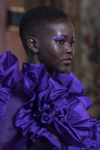 detail-defile-valentino-automne-hiver-2019-2020-paris-detail-147.thumb.jpg.81d44cb59867dc3fe3794d93c45933e9.jpg