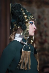 detail-defile-valentino-automne-hiver-2019-2020-paris-detail-30.thumb.jpg.57f2d660016508202a0f9658dd245379.jpg