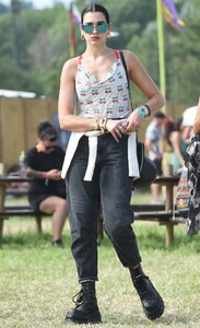 dua-lipa-2019-glastonbury-festival-06-29-2019-0.jpg