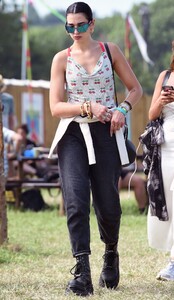 dua-lipa-2019-glastonbury-festival-06-29-2019-2.jpg