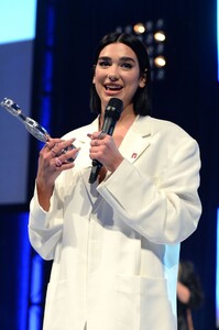 dua-lipa-nordoff-robbins-o2-silver-clef-awards-2019-14.jpg