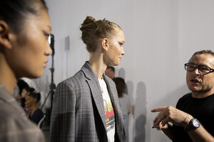 elie-saab-hc-bks-m-rf19-0362.thumb.jpg.552ce2fbb7f13af3961472f5c6291c12.jpg