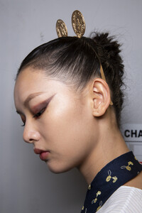 elie-saab-hc-bks-m-rf19-0431.thumb.jpg.ea866cc633a3a0215ecd546f3c48cc40.jpg