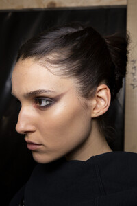 elie-saab-hc-bks-m-rf19-0443.thumb.jpg.0120b62f108a02c35cec9c8639c3d696.jpg