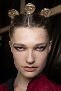 elie-saab-hc-bks-m-rf19-0486.thumb.jpg.2083780fa29b612b89dfbe36f8922036.jpg