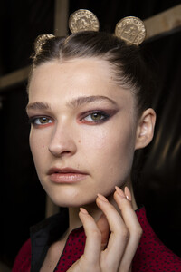 elie-saab-hc-bks-m-rf19-0496.thumb.jpg.08179ed6a8cc9da53be012d3b66c61f9.jpg