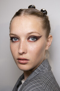 elie-saab-hc-bks-m-rf19-0509.thumb.jpg.584f623f465de1e6662bfb2e7421349b.jpg