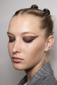 elie-saab-hc-bks-m-rf19-0512.thumb.jpg.cc8cd7de18a226cc84f76393b8181ad8.jpg