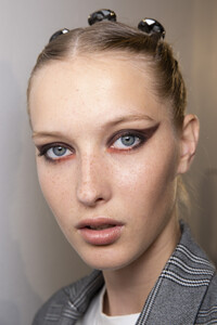 elie-saab-hc-bks-m-rf19-0525.thumb.jpg.c2e38e588f8f89a35e132fe96eec021e.jpg