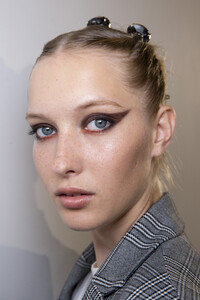 elie-saab-hc-bks-m-rf19-0533.thumb.jpg.49b3451ce69975dbf7ceefa0ae74c3c3.jpg