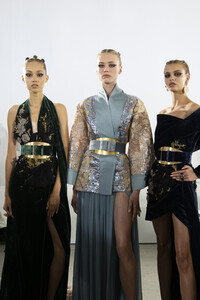 elie-saab-hc-bks-m-rf19-0552.thumb.jpg.dcc758e47e39ba7f665460e981f7f9a7.jpg