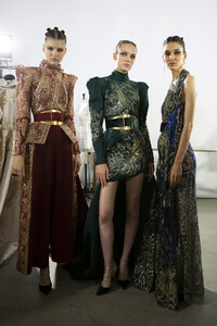 elie-saab-hc-bks-m-rf19-0595.thumb.jpg.765aa7e9a234b38d2888e4f1e5c88b03.jpg