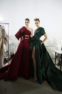 elie-saab-hc-bks-m-rf19-0623.thumb.jpg.041088e5d6f302a27f72784614365132.jpg