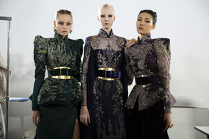 elie-saab-hc-bks-m-rf19-0660.thumb.jpg.7d5b74662a9e89d4dabacf5cbdbfba22.jpg
