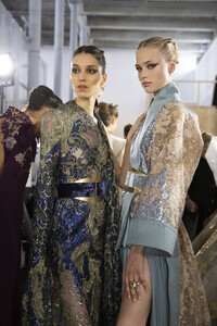 elie-saab-hc-bks-m-rf19-0731.thumb.jpg.da3c5c4c6460f75c69038d06f56e4f7b.jpg