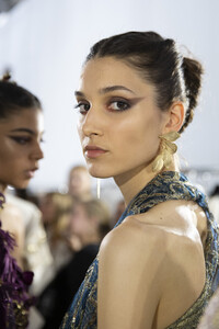 elie-saab-hc-bks-m-rf19-0735.thumb.jpg.78ef3290c7d72749d144c455b3bf9c4a.jpg