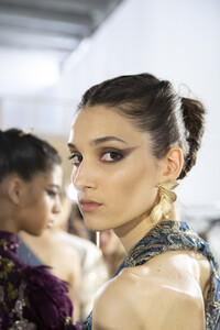 elie-saab-hc-bks-m-rf19-0740.thumb.jpg.05515adb18fb7514999a8382248a2cc3.jpg