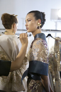 elie-saab-hc-bks-m-rf19-0750.thumb.jpg.4367cb68d04b57072ebf57f562318d2d.jpg