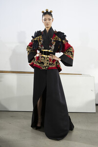 elie-saab-hc-bks-m-rf19-0761.thumb.jpg.6762e42ee0d17ebb392d7cf18a5ec392.jpg