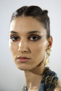 elie-saab-hc-bks-m-rf19-0775.thumb.jpg.1df1b7134af9b51bfa304e1be89e99db.jpg