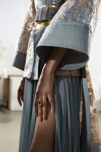elie-saab-hc-bks-m-rf19-0786.thumb.jpg.460e0c050bc0f4dd7ef4767d6f779886.jpg