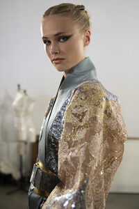 elie-saab-hc-bks-m-rf19-0787.thumb.jpg.2faf33bd1badbb492b42a6f7bd274788.jpg