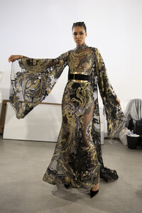 elie-saab-hc-bks-m-rf19-0794.thumb.jpg.08255cefe93e8430ce34639d5b43ed66.jpg