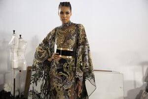 elie-saab-hc-bks-m-rf19-0815.thumb.jpg.12fe8b03f256d6f4195552ed03654bf4.jpg