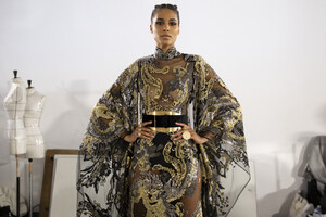 elie-saab-hc-bks-m-rf19-0819.thumb.jpg.7af38c9c6f4c106c9745088458408ee4.jpg