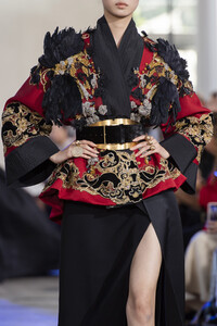 elie-saab-hc-clp-rf19-1477.thumb.jpg.ba7a40fc5039231615459e2e5c6d6b7d.jpg