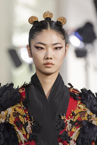 elie-saab-hc-clp-rf19-1482.thumb.jpg.8b4fceee9b9e955287e5b4f77afed8ff.jpg