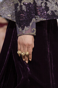 elie-saab-hc-clp-rf19-1572.thumb.jpg.47c9694af97d32c25aa0e5c5ce693499.jpg