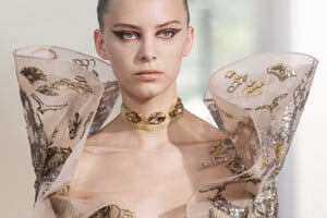 elie-saab-hc-clp-rf19-1623.thumb.jpg.65a497918078ce02f2056d785ea5cde6.jpg