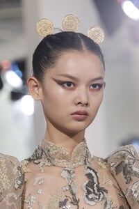 elie-saab-hc-clp-rf19-1667.thumb.jpg.bfdcb32d3c282e26630f841cebf89f99.jpg