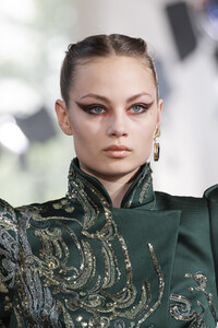 elie-saab-hc-clp-rf19-1681.thumb.jpg.97995b758d26b2de96cb1f51b441f23d.jpg