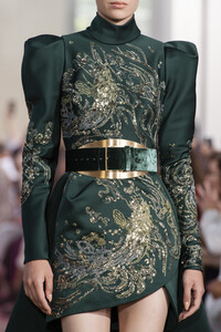 elie-saab-hc-clp-rf19-1720.thumb.jpg.2f0186ae770fdede135f33db85087a6d.jpg