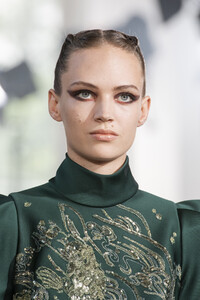 elie-saab-hc-clp-rf19-1723.thumb.jpg.4ac8fab89f7cef64d19de01d491ea884.jpg
