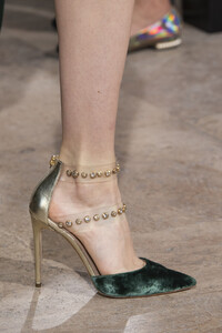 elie-saab-hc-clp-rf19-1731.thumb.jpg.bd1e050d0db67e4b618e8583658fce51.jpg