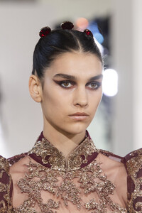 elie-saab-hc-clp-rf19-1862.thumb.jpg.c467b2f193b9feb3a0f550a05d4d2f20.jpg