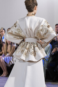 elie-saab-hc-clp-rf19-1964.thumb.jpg.085c834545cb0a6d018e0f4fb0d6d652.jpg